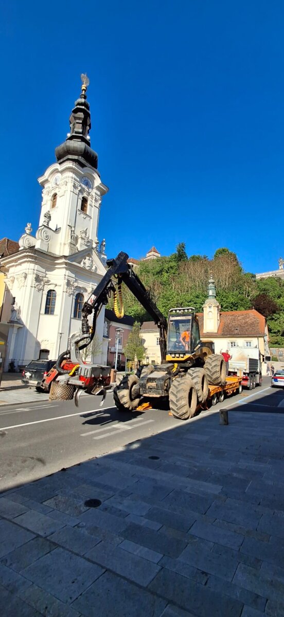 Forwarder von Forstunternehmen Julian Macek Holzschlägerungen & Baumabtragungen